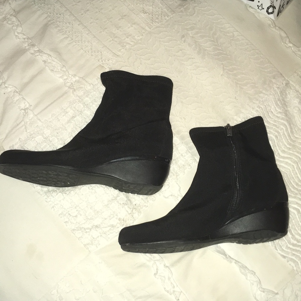 Black Wedge Stretch Boots
